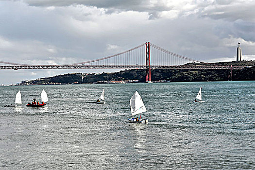桥,上方,塔霍河,吊桥,船,航行,学校,正面,里斯本,葡萄牙,欧洲