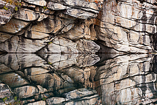 悬崖,反射,平静,水,马掌,湖,碧玉国家公园,艾伯塔省,加拿大