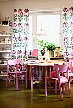 粉色,木椅,圆,桌子,仰视,窗户,齐地,花,帘
