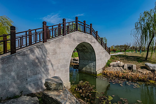 江苏省盐城市生态园石拱桥建筑