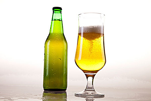 啤酒瓶,玻璃杯