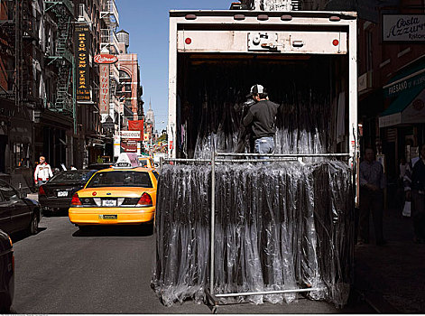 男人,卸载,卡车,小意大利,纽约,美国