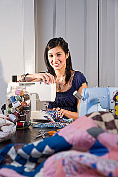 女青年,制作,衣服,缝纫机