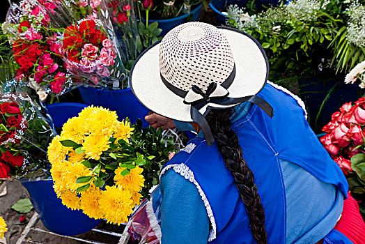 俯拍,女人,戴着,白色,帽子,鲜明,蓝色,围裙,销售,花,南美,街道