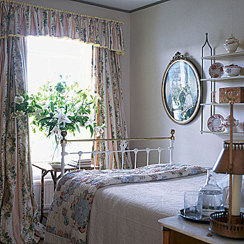 传统,卧室,黄铜,双人床,帘,拼合,被子,安放