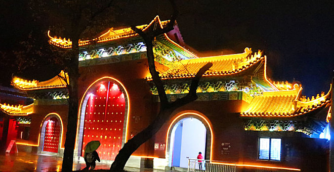 广西桂林,冬日夜色下的湘山寺