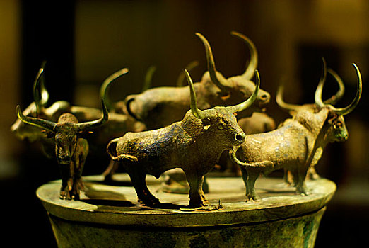 上海博物馆-青铜牛