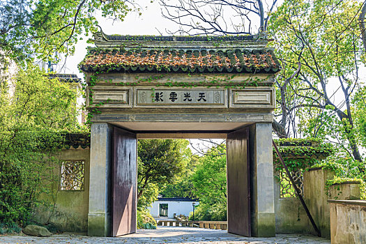 苏州虎丘中式园林传统门楼