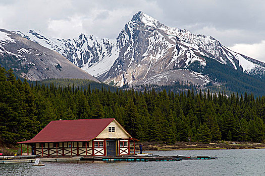 卷曲,船库,玛琳湖,碧玉国家公园,艾伯塔省,加拿大