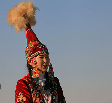 新疆巴里坤,哈萨克族网红盛装宣传冰雪旅游节