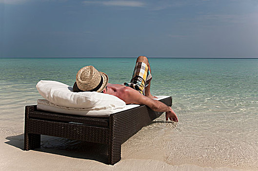 男人,放松,沙发床,热带沙滩