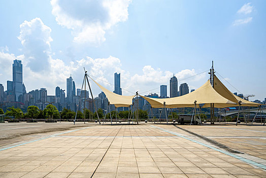 重庆江北嘴金融中心广场和写字楼