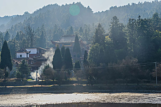 树,蓝,背景,池塘,倒影,烟,枯枝,寺庙,太阳,阳光,水,岸,淤泥,泥潭,村庄,山岗