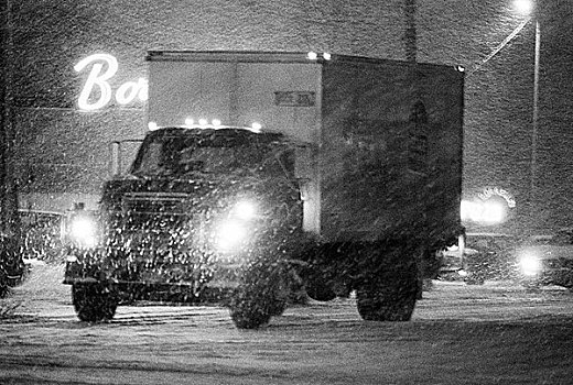 卡车,暴风雪,夜晚