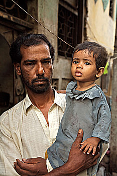 疾病,男人,女儿,手臂,附近,卡拉奇,交易,城市,巴基斯坦,九月,2006年