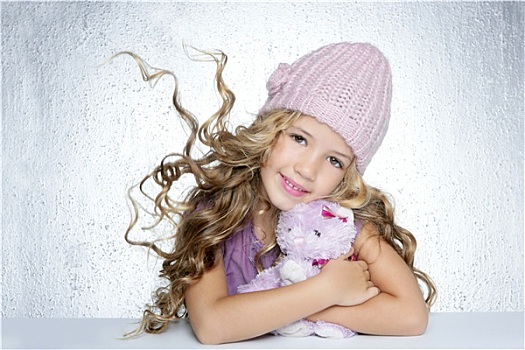 冬季时尚,帽,小女孩,搂抱,泰迪熊,微笑
