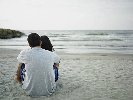 后视图,年轻,情侣,坐,海滩