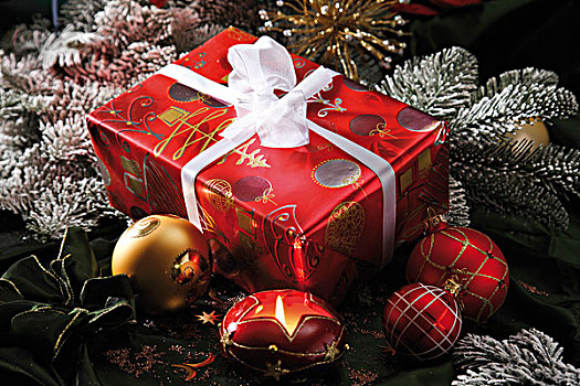 礼物,桌子,圣诞节,包裹,蜡烛,圣诞树球,松树,枝条