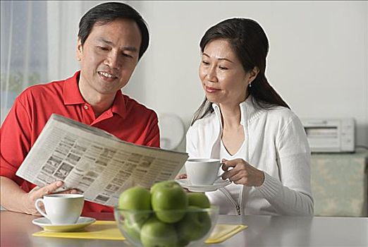 夫妻,在家,看,報紙,咖啡
