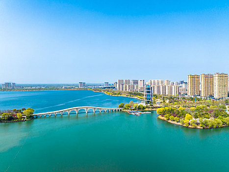 江苏东海,一湖春水,一幅美景