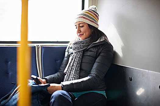 女人,旅行,巴士,看,智能手机