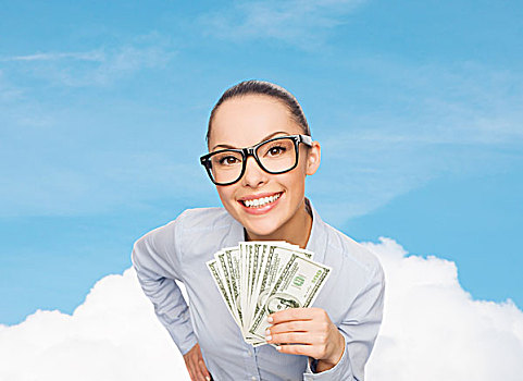 商务,钱,银行,概念,微笑,职业女性,眼镜,美元,上方,蓝天,白云,背景