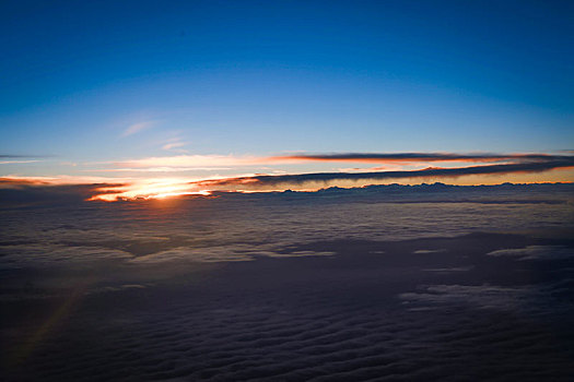 飞机-夕阳云
