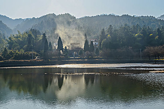 树,蓝,背景,池塘,倒影,烟,枯枝,寺庙,太阳,阳光,水,岸,淤泥,泥潭,村庄,山岗