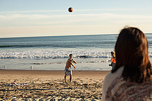 朋友,玩,海滩,球