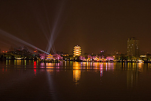 大明湖夜景