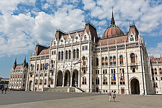 鉴于匈牙利议会从渔人堡