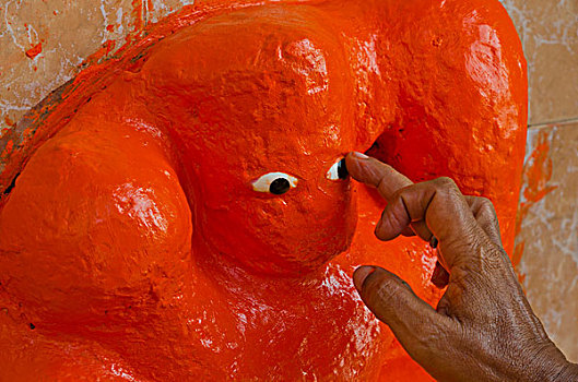 雕塑,神,象头神迦尼萨,新鲜,涂绘,橙色,瓦拉纳西,印度,亚洲