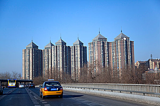 北京二环的现代建筑豪苑大厦