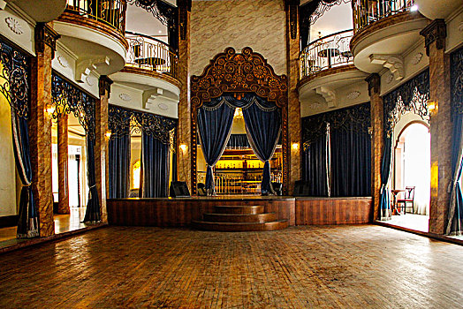 城堡舞厅图片