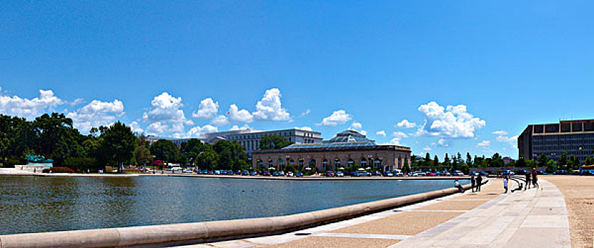 国会大厦西侧水池