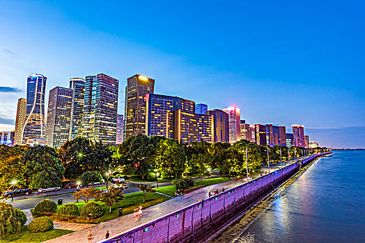 杭州钱江新城建筑群夜景