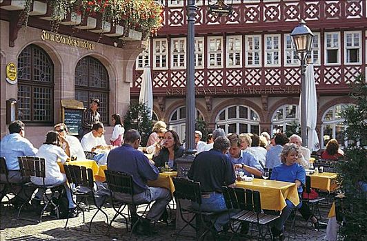 木结构房屋,啤酒坊,街头餐厅,餐饮,游客,夏天,德国,欧洲