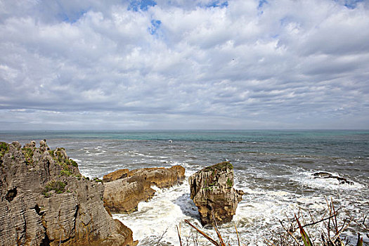 海浪与岩石