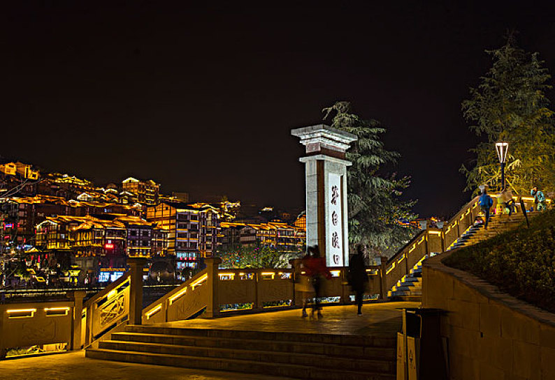 贵州茅台镇:美丽夜景引客来_高清图片_全景视觉