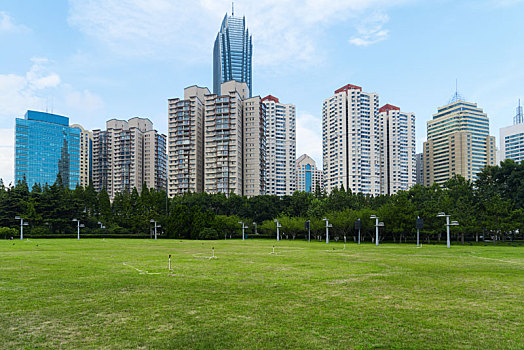 青岛五四广场,公园和现代城市建筑