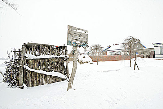 吉林农家院雪景
