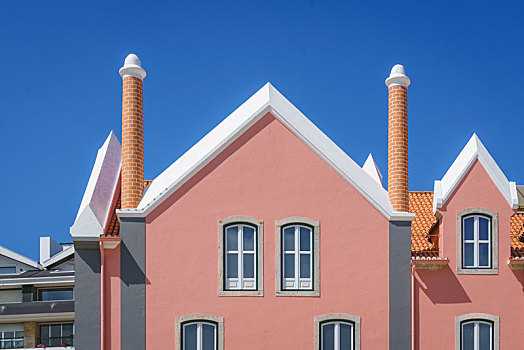 葡萄牙卡斯凯什小镇上粉色古典木屋