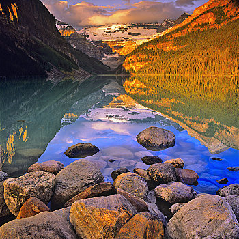 石头,湖岸,路易斯湖,班芙国家公园,艾伯塔省,加拿大