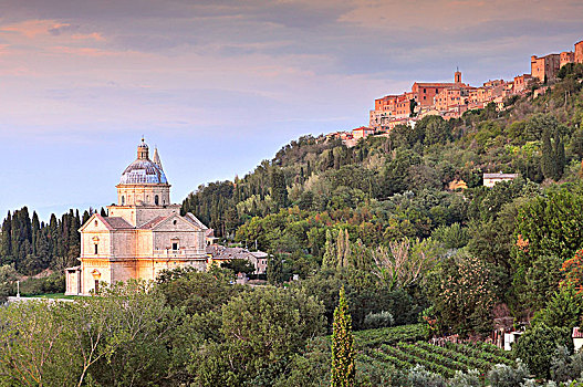 教堂,城镇,蒙蒂普尔查诺红葡萄酒,托斯卡纳,意大利,欧洲