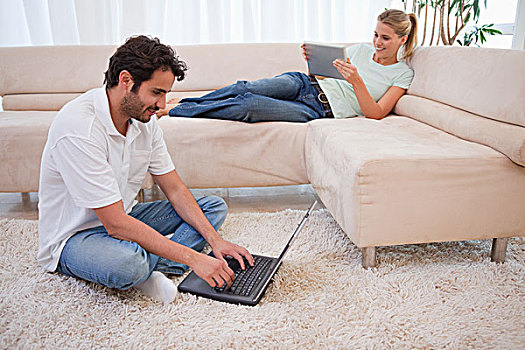 女人,平板电脑,丈夫,笔记本电脑