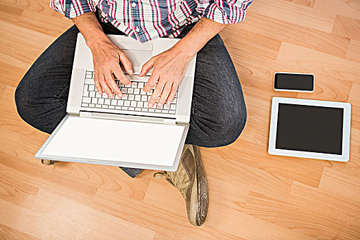 休闲,男人,坐,工作,笔记本电脑,木地板