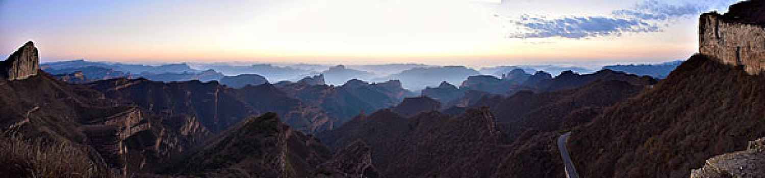 太行山日出