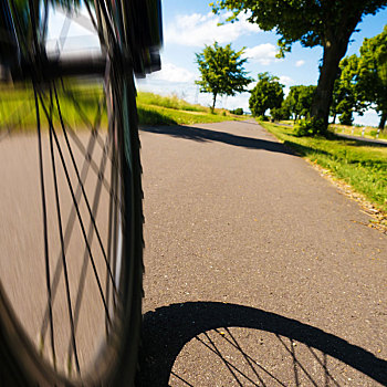 骑自行车,道路