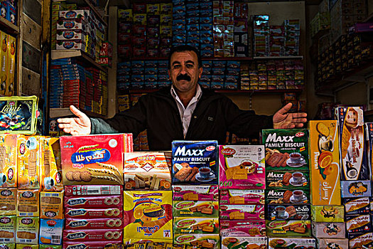 男人,销售,甜食,店,集市,苏莱曼尼亚,伊拉克,库尔德斯坦,大幅,尺寸