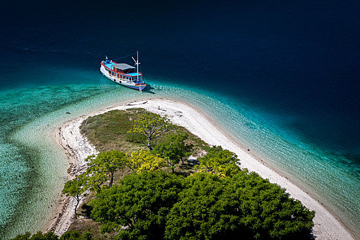 小船,海滩,岛屿,科莫多国家公园,东方,印度尼西亚,亚洲